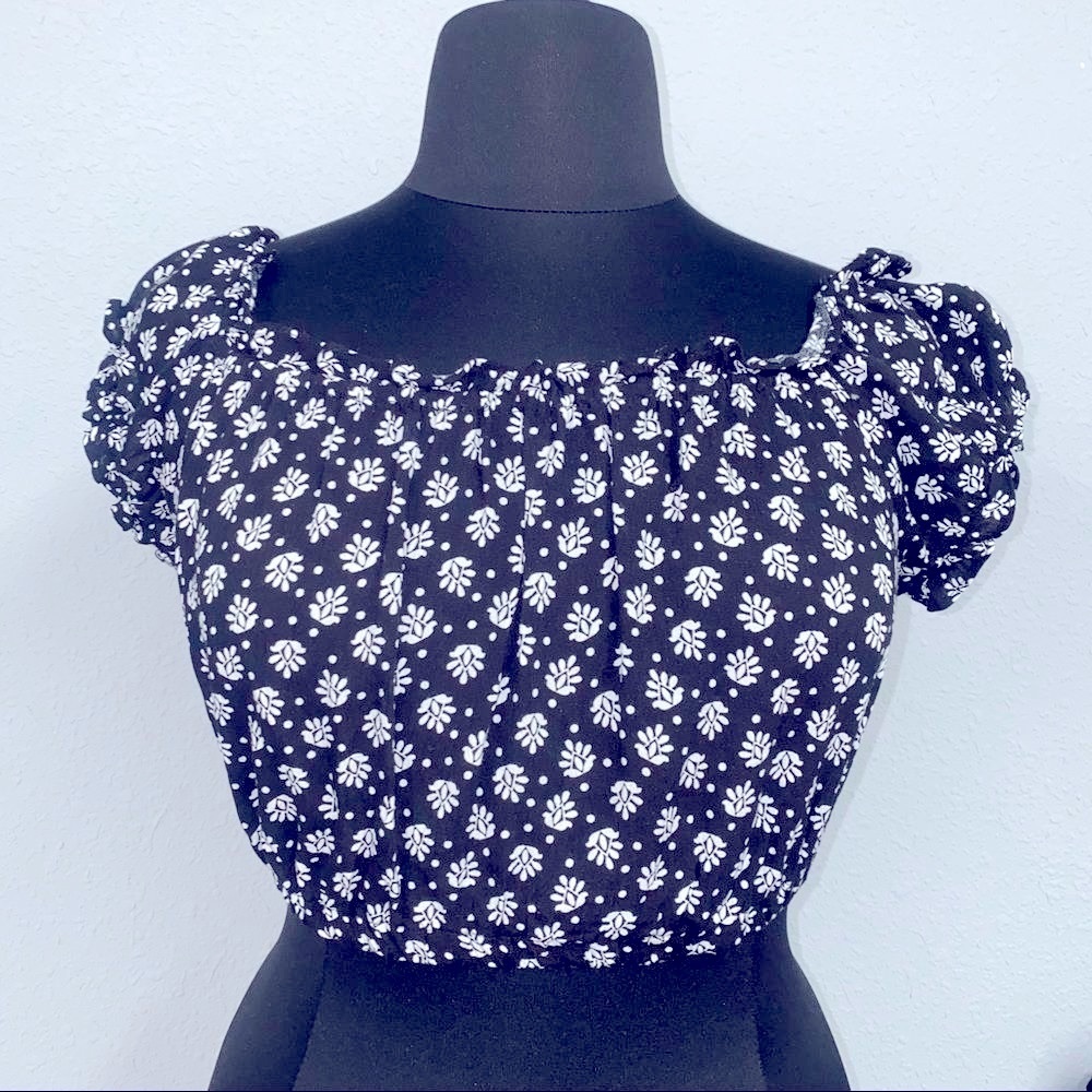 Juniors crop top shirt sz XL NWOT